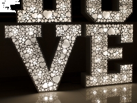 Ażurowy napis LOVE z żarówkami LED na WESELE 100cm