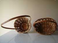 Piękny, owalny koszyk wiklinowy z ażurowym splotem na święconkę wielkanocną 